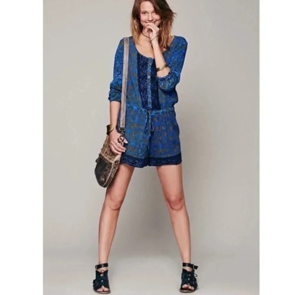 Free People Snap Out Of It Romper Playsuit Shorts Blue Paisley Floral Size XS - Picture 1 of 7